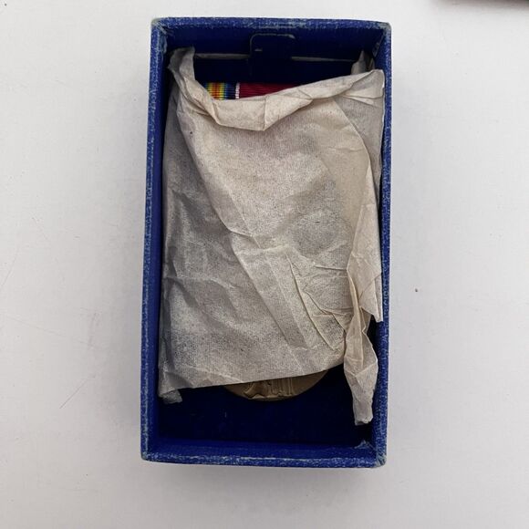 US WWII Campaign & Service Victory Medal in Box 1946 World War 2 D. L. Auld Co. - Picture 6 of 13